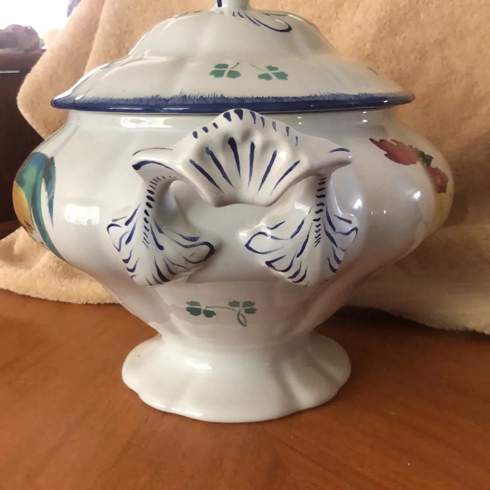 Les Coqs Rooster Themed Soup Tureen w/Platter Lunville France 14”wide 12” tall
